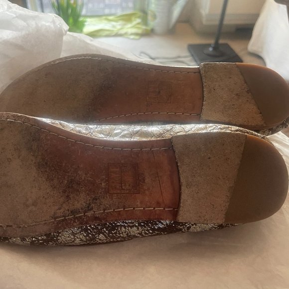 Frye Carson Ballet Flat size 8.5 cracked silver - Picture 2 of 4